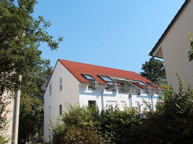 Lichtdurchflutete 3 Zi. DG Wohnung mit Südbalkon – provisionsfrei