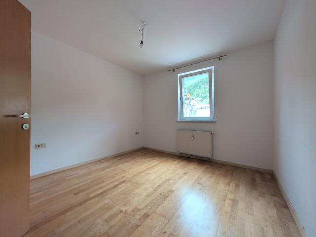 Lichtdurchflutete 3 Zimmer Wohnung mit 53 m² Xl Sonnenterrasse mit Guter Anbindung
