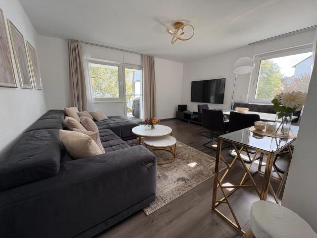 Lichtdurchflutete 3 Zimmer Wohnung mit Terrasse & Garage