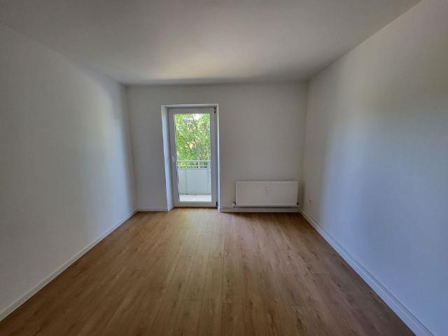 Lichtdurchflutete 3 Zimmer Wohnung mit Wohnküche in Augsburg Oberhausen zu vermieten