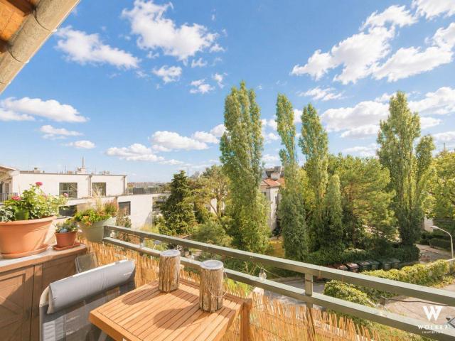 Lichtdurchflutete 3 Zimmer Wohnung mit wunderschönem Grünblick I Sonniger Süd West Balkon