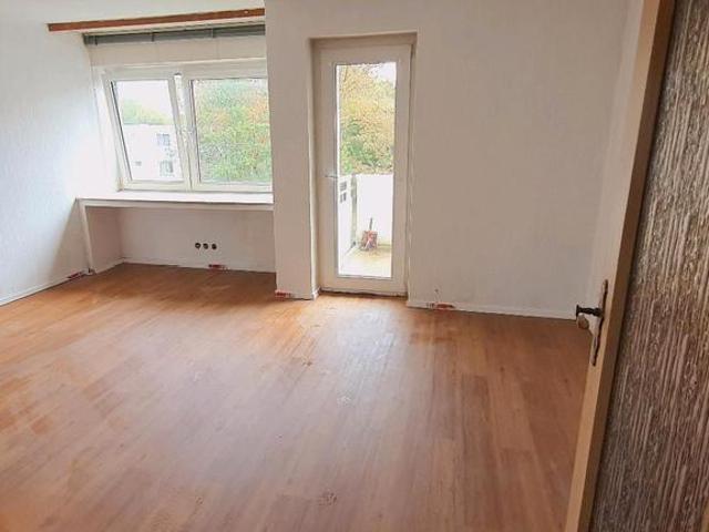 Lichtdurchflutete 3 Zimmer Wohnung mit Balkon
