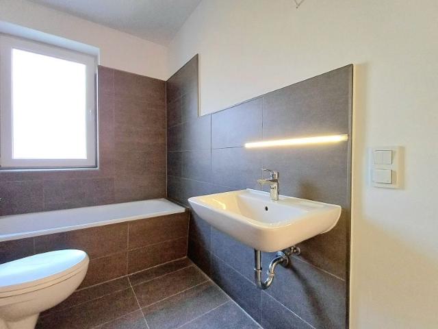 Lichtdurchflutete 3 Zimmer Wohnung mit Einbauküche!