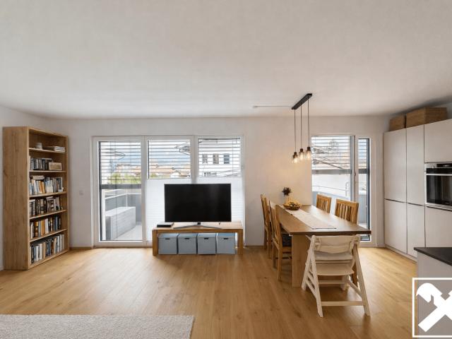 Lichtdurchflutete 3 Zimmer Wohnung mit Balkon