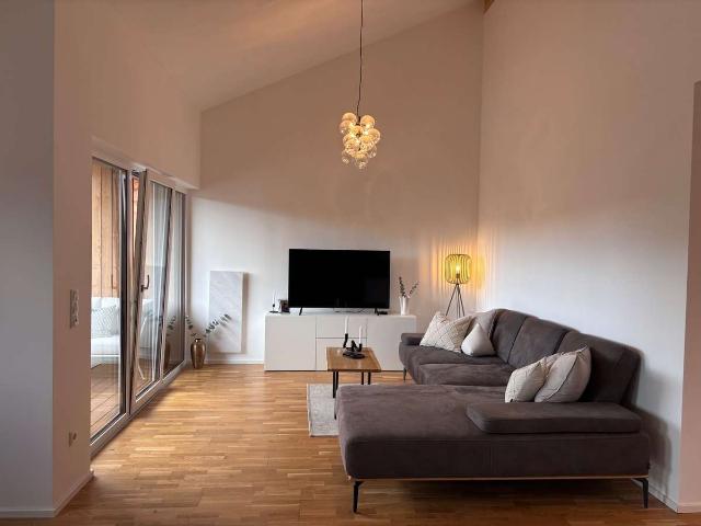 Lichtdurchflutete 3 Zimmer Wohnung mit Balkon in Holzständerbauweise