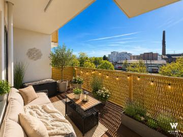 Lichtdurchflutete 3 zimmer wohnung mit balkon & pool – bj 2018 in simmering
