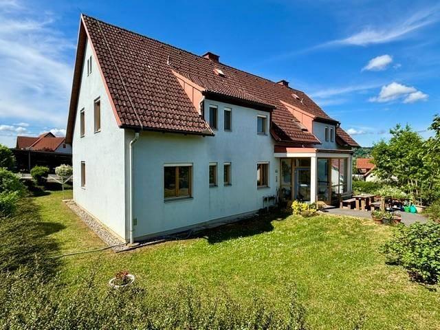 Lichtdurchflutete 3 Zimmer Wohnung mit Balkon und Carportparkplatz geförderte Miete 3 Zimmer