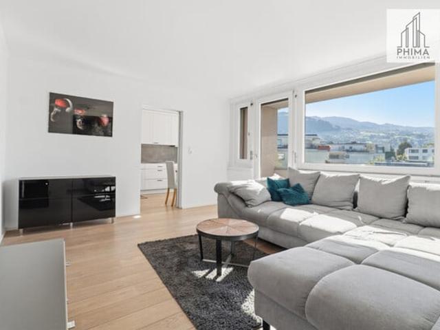 Lichtdurchflutete 3 Zimmer Wohnung mit Balkon und schöner Aussicht