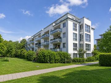 Lichtdurchflutete 3 Zimmer Wohnung mit Balkon und Tiefgaragenstellplatz