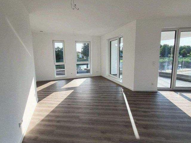 Lichtdurchflutete 3 Zimmer Wohnung mit direkten Wasserblick!