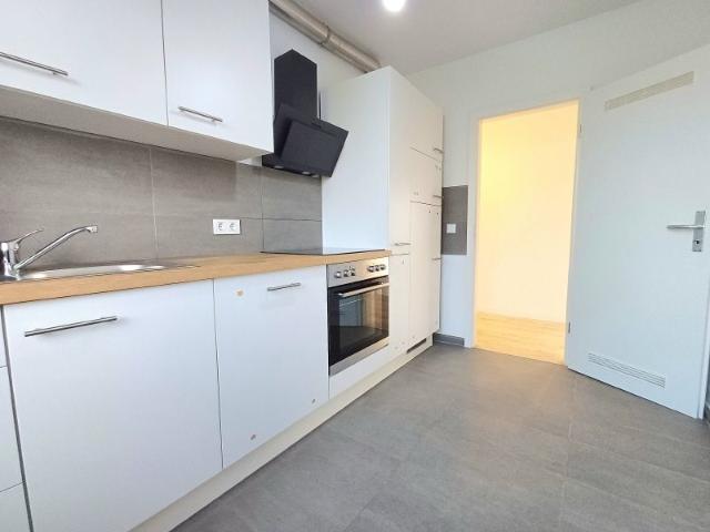 Lichtdurchflutete 3 Zimmer Wohnung mit Einbauküche!