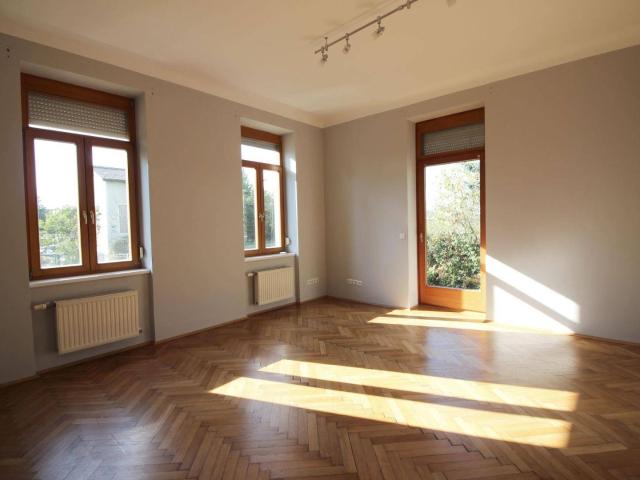 Lichtdurchflutete 3 Zimmer Wohnung mit eigenem Garten und Parkplatz am Stadtrand