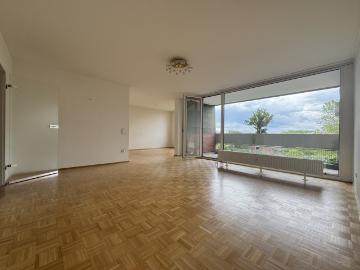 Lichtdurchflutete 3 Zimmer Wohnung mit Loggia und TG Stellplatz