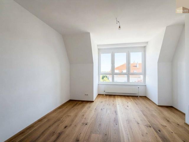 Lichtdurchflutete 3 Zimmer Wohnung mit neuem Parkettboden, Grünblick und Garage