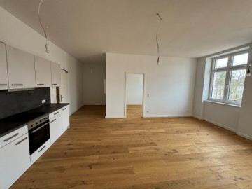 Lichtdurchflutete 3 Zimmer Wohnung mit sonnigem Balkon und Einbauküche