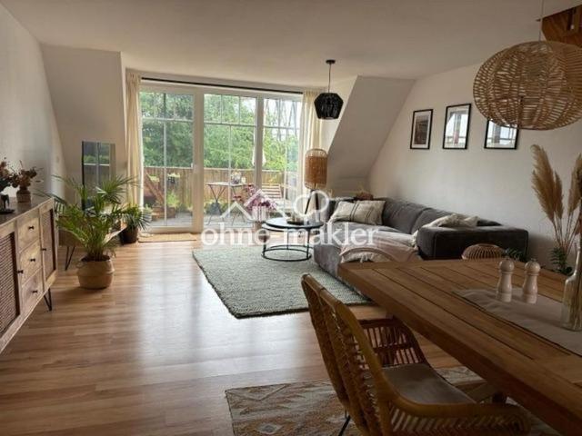 Lichtdurchflutete 3 Zimmer Wohnung mit Südbalkon – mit energetisch neuen Fenstern / 3 min zum Kanal