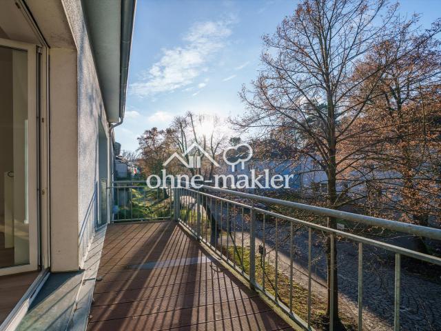 Lichtdurchflutete 3 Zimmer Wohnung, ca. 96 m², mit großem Sonnenbalkon im Grünen