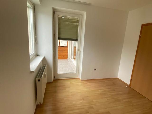 Lichtdurchflutete 3 Zimmer Wohnung im Obergeschoss mit Balkon