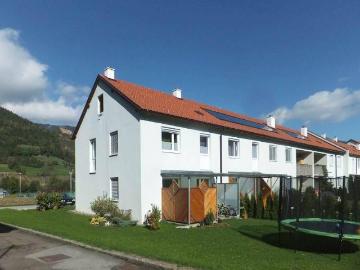 Lichtdurchflutete 3 Zimmer Wohnung im Obergeschoss mit Loggia geförderte Miete mit Kaufoption 3 Zimmer