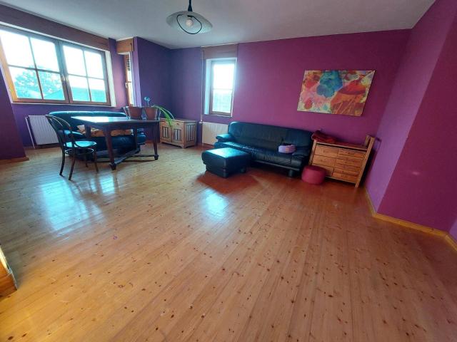 LICHTDURCHFLUTETE 3 ZIMMER WOHNUNG IM 1. STOCK ZU VERMIETEN