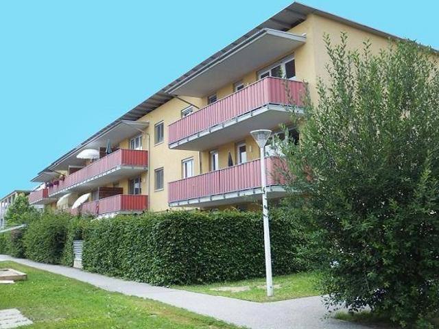 Lichtdurchflutete 3 Zimmer Wohnung im 2. Obergeschoss mit großem Balkon geförderte Miete 3 Zimmer