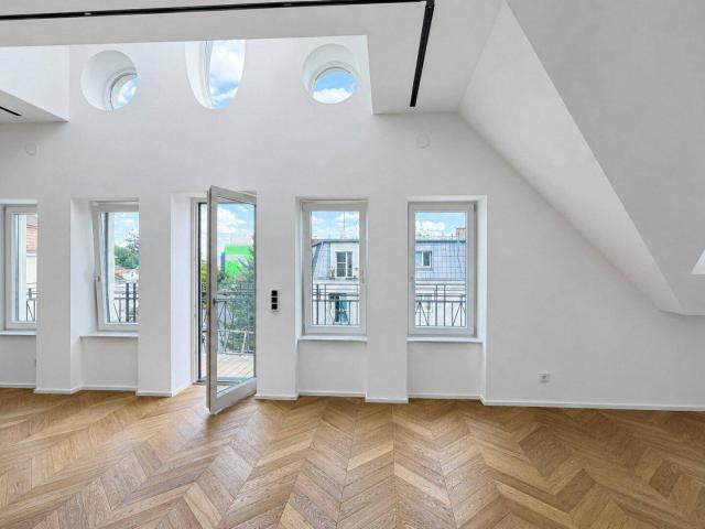 Lichtdurchflutete 3 Zimmer Dachgeschosswohnung mit zwei Balkonen & ca. 54 m² Dachterrasse nahe Schönbrunn