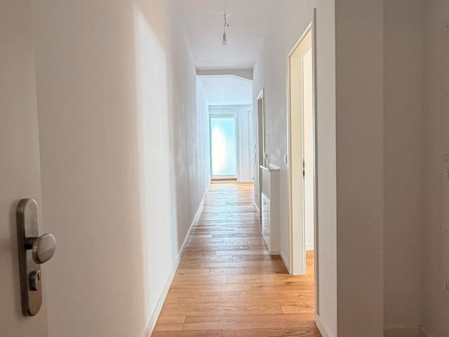 Lichtdurchflutete 3 Zimmer Dachgeschosswohnung mit großzügigem Sonnenbalkon