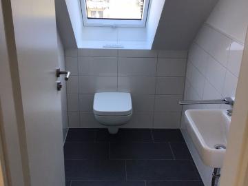 Lichtdurchflutete 3 Zimmer Dachgeschosswohnung mit Loggia Balkon