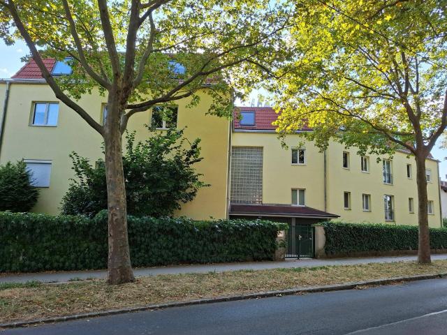 Lichtdurchflutete 3 Zimmer Dachterrassenwohnung mit Terrasse, Parkplatz & Grünblick – Nähe Roter Berg | 1130 Wien