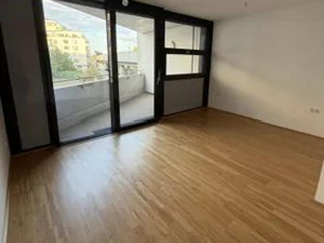 Lichtdurchflutete 3 Zimmer Maisonette mit 3 Freiflächen in Stadlau inkl. Betriebskosten