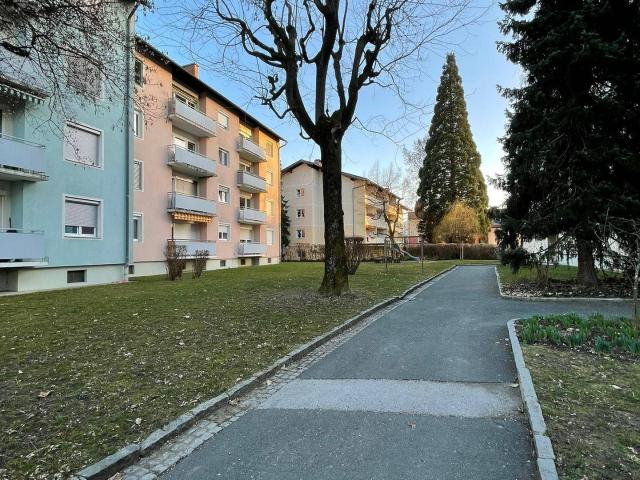 Lichtdurchflutete 3 Zimmer Neubauwohnung mit Balkon und Parkplätzen