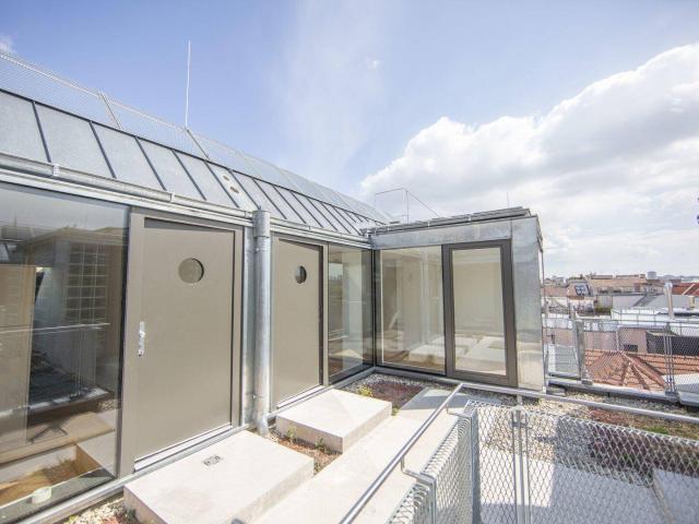 Lichtdurchflutete 3 Zimmer Penthouse Wohnung mit zauberhafter Dachterrasse in 1060 Wien zu vermieten!