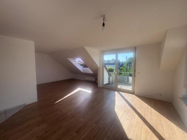Lichtdurchflutete 3 Zimmerwohnung mi. zwei Balkonen. provisionsfr