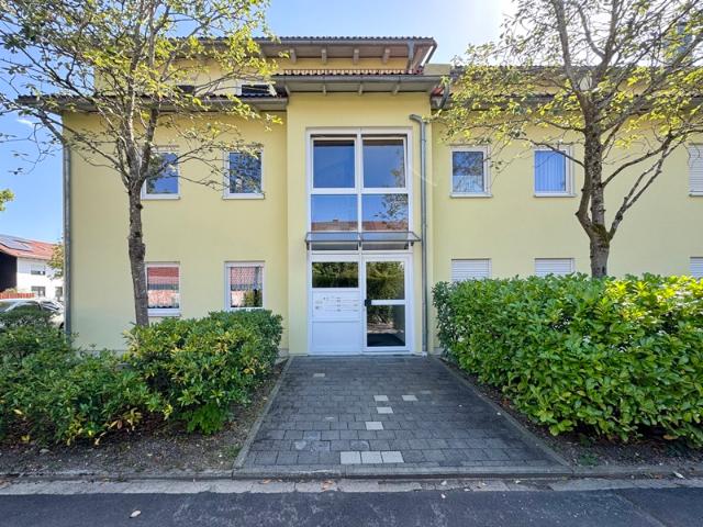 Lichtdurchflutete 3 ZKB Dachterrassenwohnung in ruhiger Lage von Höhenkirchen