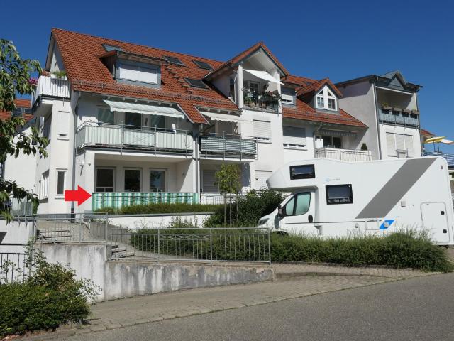 Lichtdurchflutete 3 1/2 Zimmer EG Wohnung mit TG STP