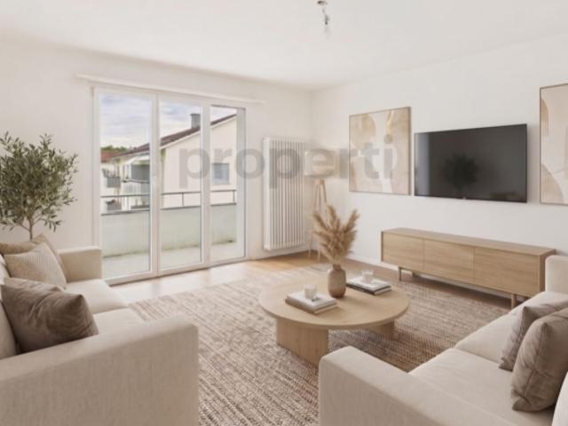 Lichtdurchflutete 3.5 Zi. Attikawohnung in Stachen Frisch renoviert, mit Balkon & Parkplatz Nähe Bodensee