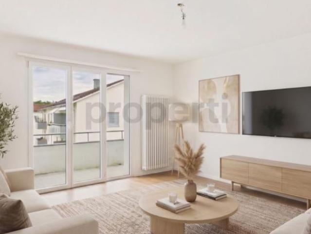Lichtdurchflutete 3.5 Zi. Attikawohnung in Stachen Frisch renoviert, mit Balkon & Parkplatz Nähe Bodensee