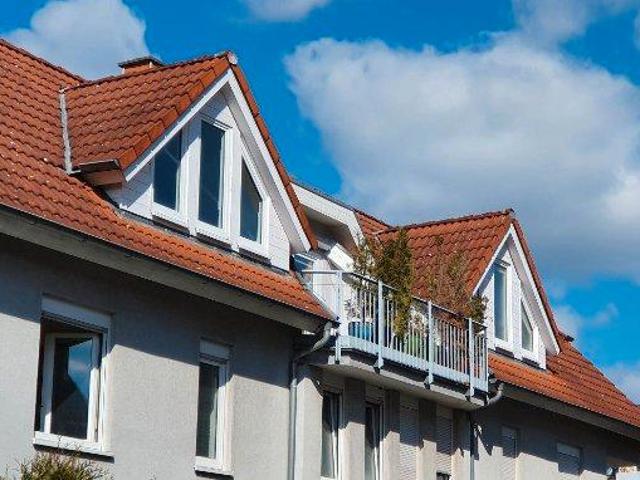 Lichtdurchflutete 3,5 Zi. DG Wohnung, Nähe Innenst.Süd Bhf. EBK