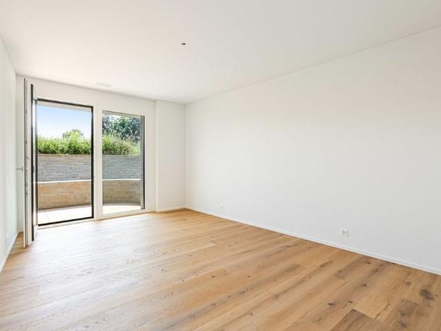 Lichtdurchflutete 3.5 Zimmer Neubauwohnung Stilvoller Erstbezug mit Seesicht