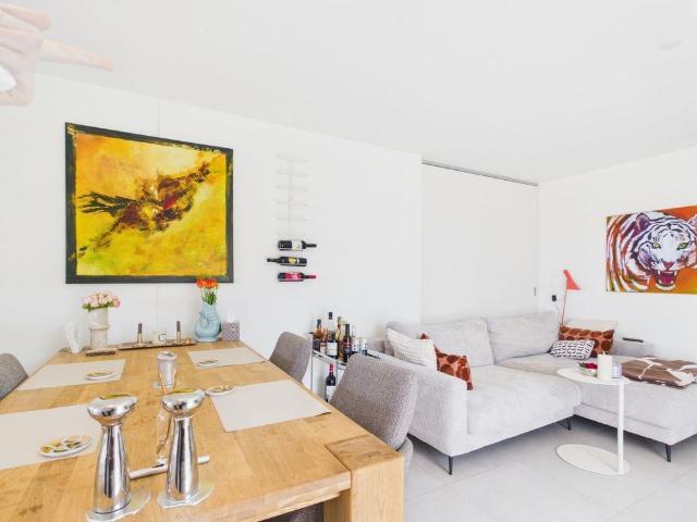 Lichtdurchflutete 3.5 Zimmer Penthousewohnung mit riesiger Terrasse.