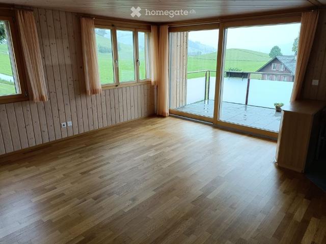 lichtdurchflutete 3.5 Zimmer Wohnung mit Balkon und schöner Aussicht in Entlebuch
