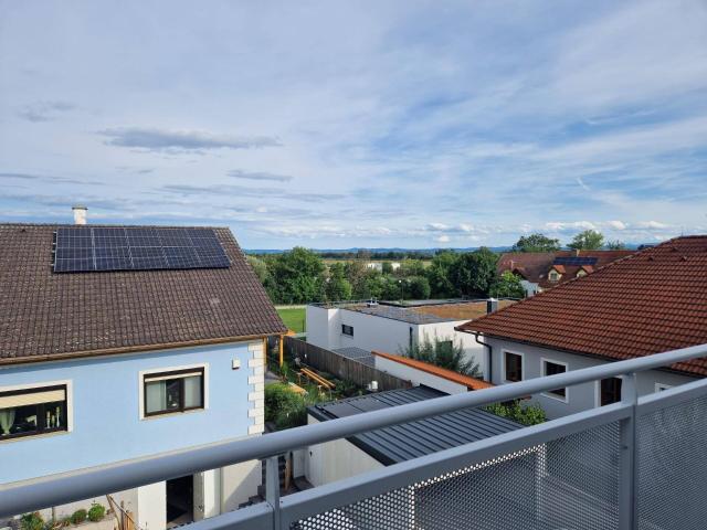 BEFRISTETE PREISREDUKTION: LICHTDURCHFLUTETE TERRASSENWOHNUNG MIT TOLLEM AUSBLICK PROVISIONSFREI ÜBERGABE ERFOLGT BEZIEHBAR UND SCHLÜSSELFERTIG MIT BAD OPTIONALER TIEFGARAGENPARKPLATZ