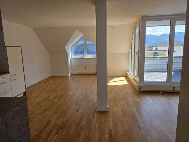 Lichtdurchflutete Traumwohnung mit Sonnenterrasse und Panoramablick