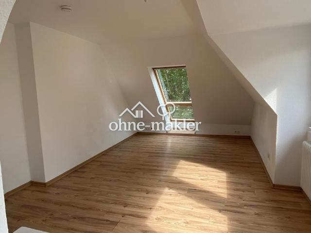 Lichtdurchflutete und großzügig geschnittene 3 Zimmer Dachgeschosswohnung in Bremerhaven Lehe