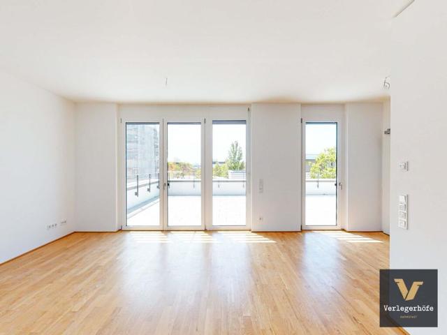 Lichtdurchflutete und großzügig geschnittene 3 Zimmer Wohnung mit Dachterrasse und Loggia!