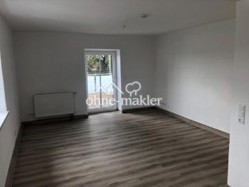 Lichtdurchflutete und neu renovierte 3,5 Zimmer Wohnung mit Terrasse und EBK Nr. 4