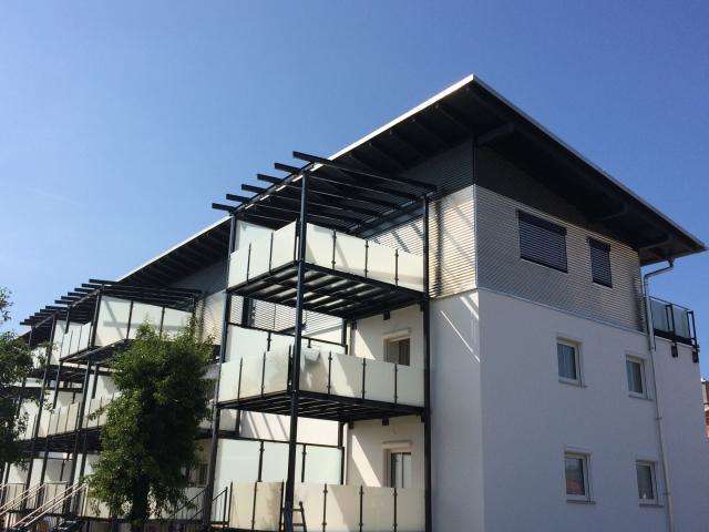 Lichtdurchflutete und neu renovierte 1,5 Zimmer Wohnung mit Terrasse und EBK Nr. 12