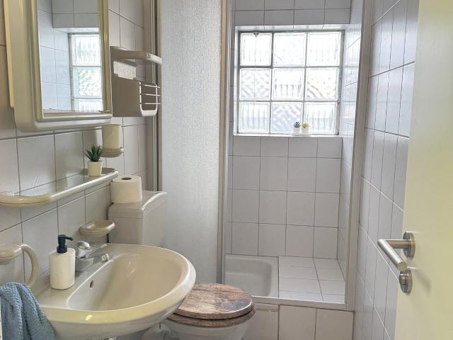 Lichtdurchflutete & voll ausgestattete Wohlfühl Wohnung – Ruhig, zentral & perfekt für Pendler!