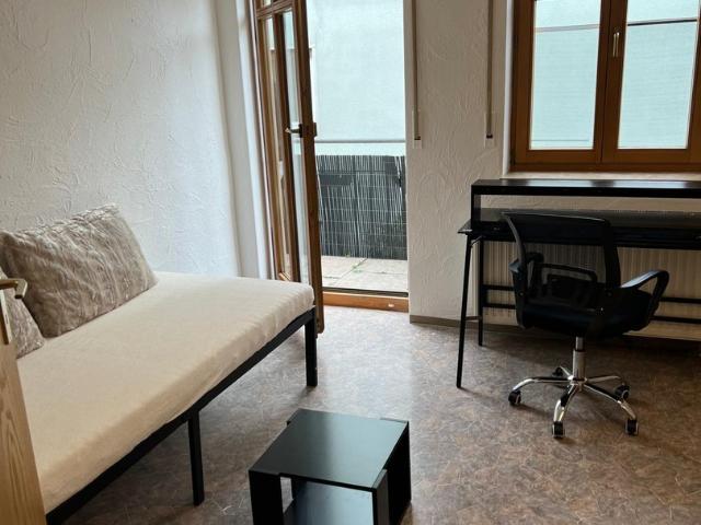 Lichtdurchflutete Vollmöblierte 1 Zimmer Wohnung
