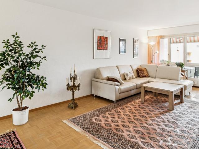 Lichtdurchflutete Wohnung mit Teilseesicht und Potenzial